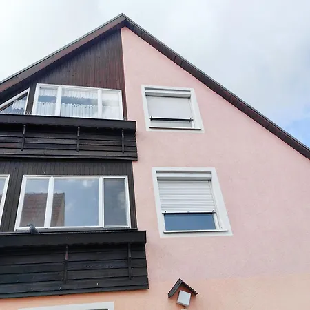 Beth Im Dachgeschoss Mit Balkon Lonnerstadt