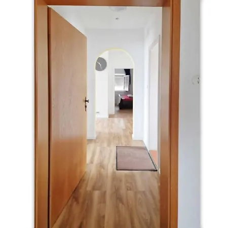 Beth Im Dachgeschoss Mit Balkon * Lonnerstadt
