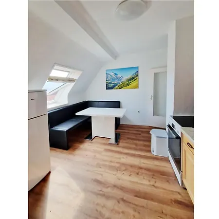 Beth Im Dachgeschoss Mit Balkon Appartamento