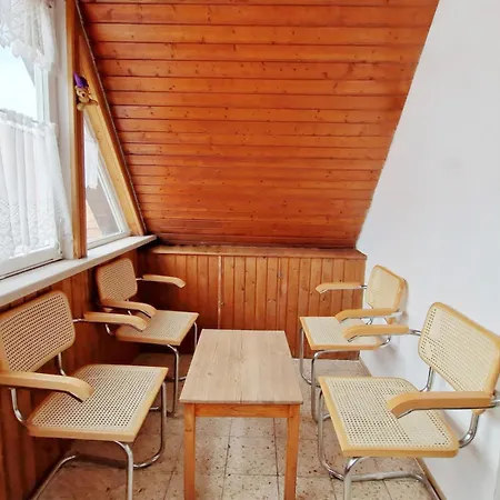 公寓 Beth Im Dachgeschoss Mit Balkon Lonnerstadt