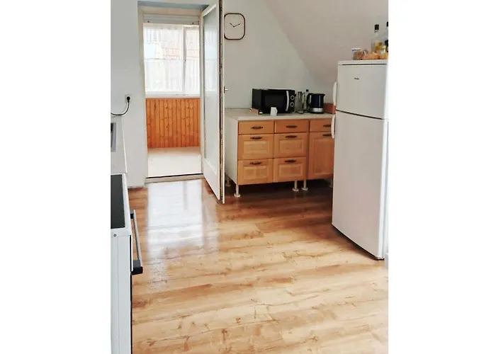 Beth Im Dachgeschoss Mit Balkon