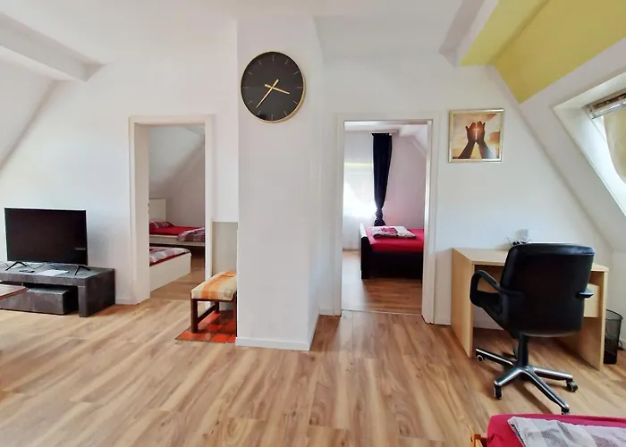 Beth Im Dachgeschoss Mit Balkon