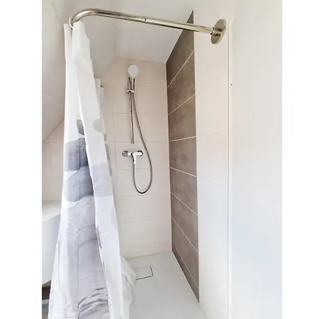 Beth Im Dachgeschoss Mit Balkon Lonnerstadt
