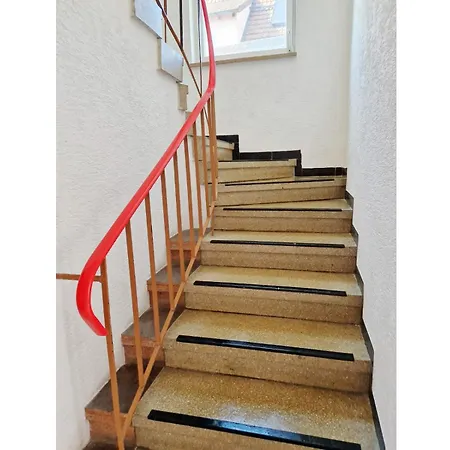 Beth Im Dachgeschoss Mit Balkon Apartman