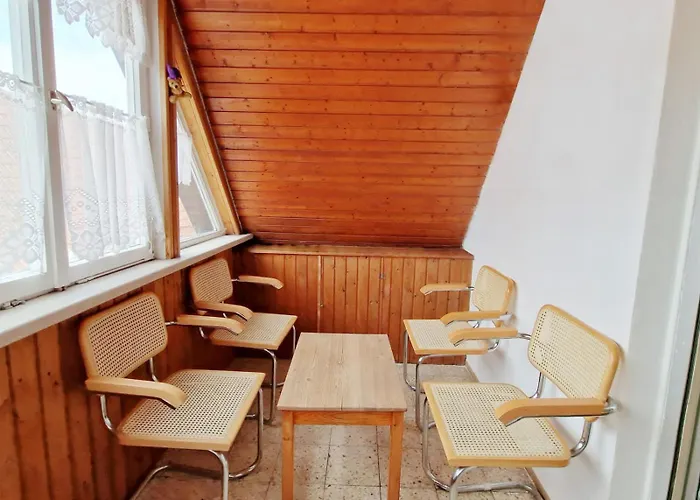 Appartement Beth Im Dachgeschoss Mit Balkon Lonnerstadt